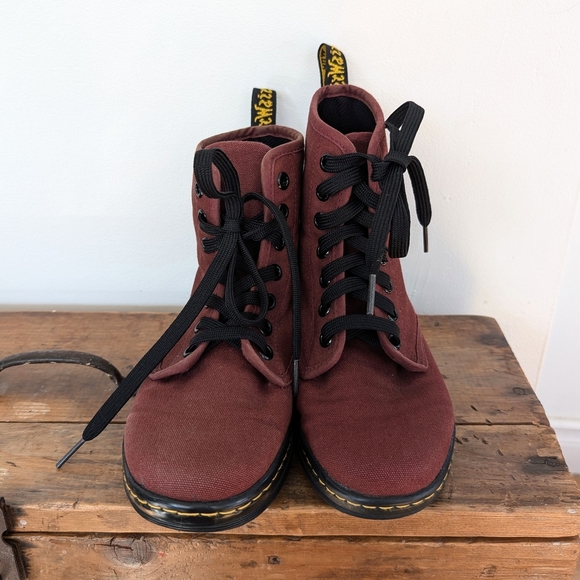 Dr. Martens Women's Shoreditch Canvas Cherry Red Boots ~ Size 5 US (36EU) - Picture 4 of 9